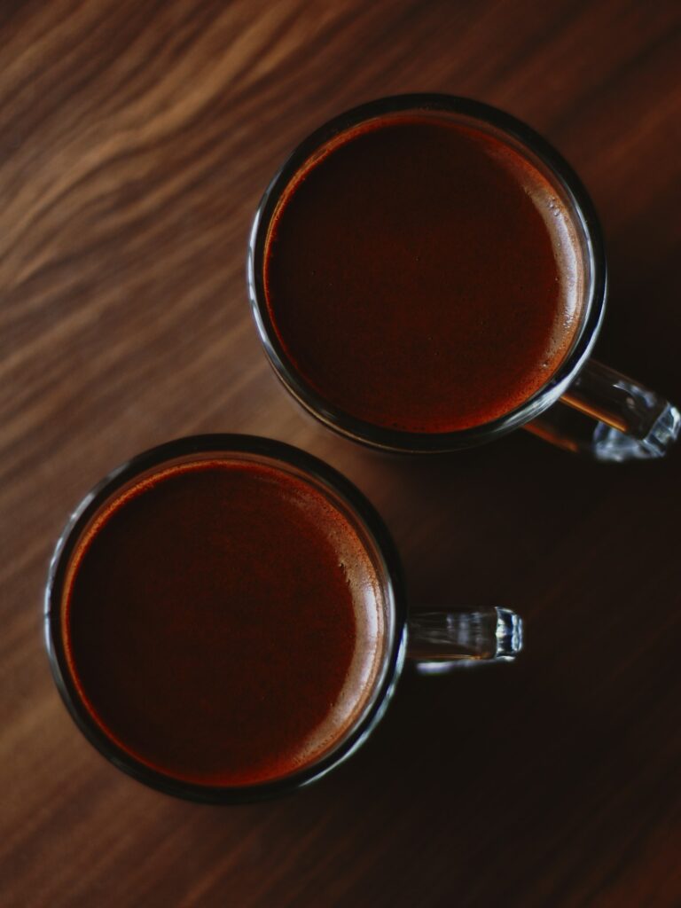 Dua cangkir kopi untuk dinikmati bersama